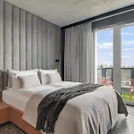 아파트 Portovo Riverside By Lion